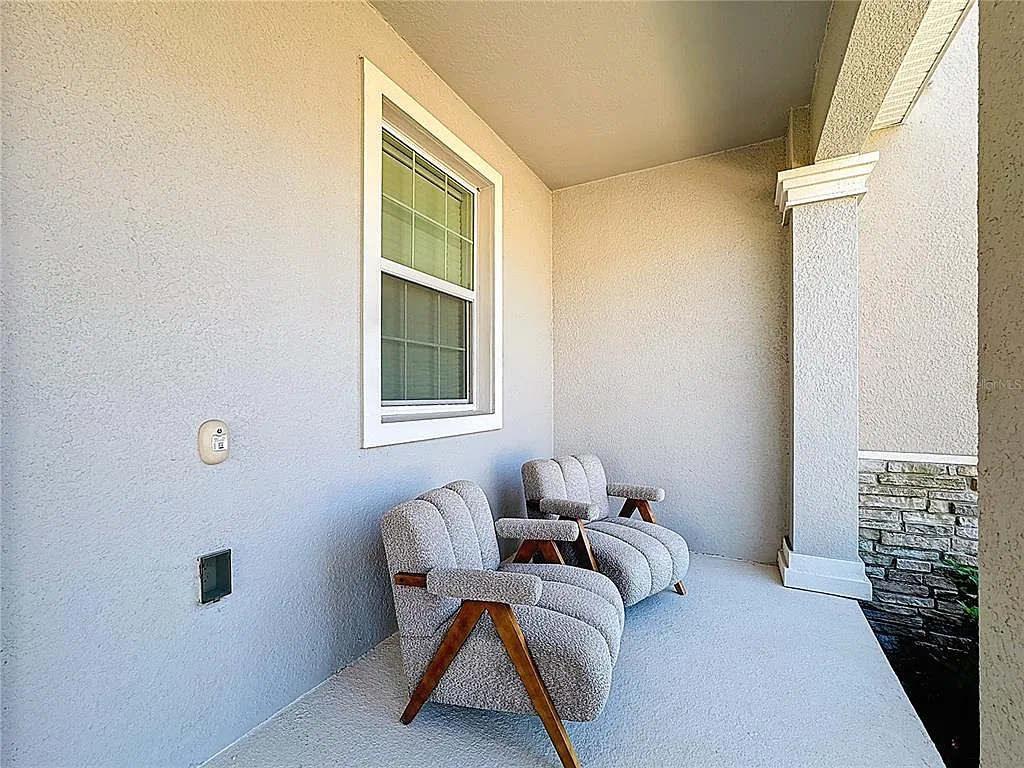 3 bed, 2.5 bath, 1755 sqft, $2,400 — Photo 2