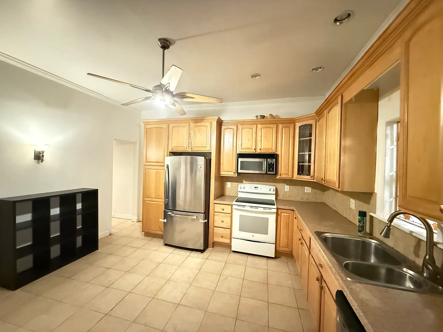 2 bed, 1000 sqft, $1,825 — Photo 1