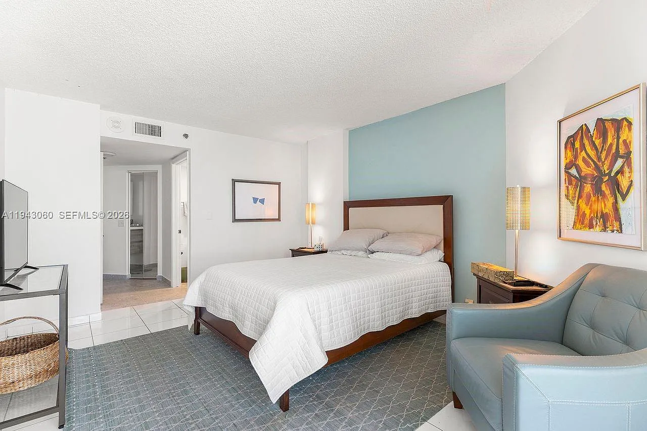 The Sterling Condo — Photo 3