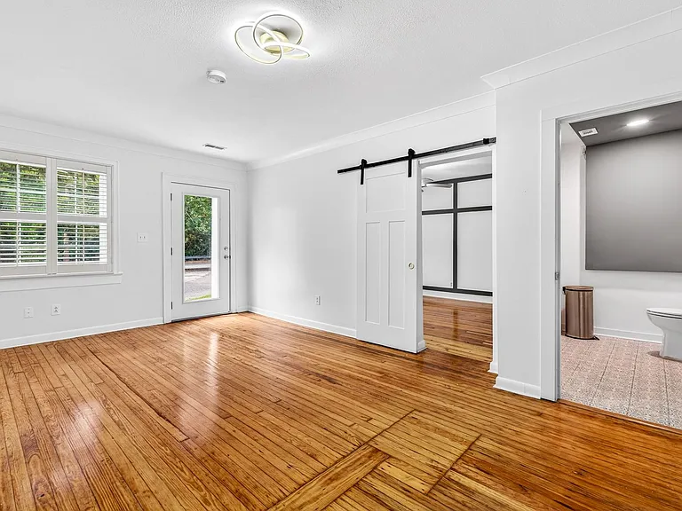 117 Pine Grove Ave — Photo 8