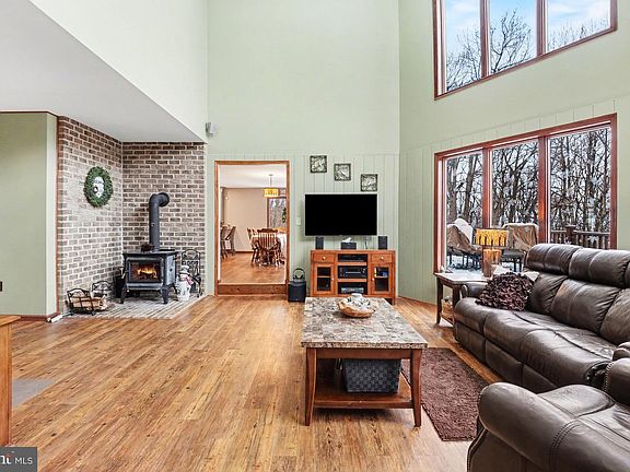 5th image of 46 Wetzel Rd