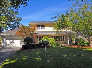 430 W Sheridan Pl, Lake Bluff, IL 60044