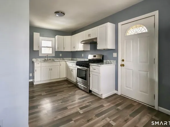 20 8th St, Derby, CT 06418