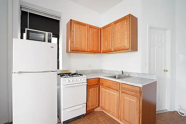 Rented by Waldstar Real Estate LLC | media 27