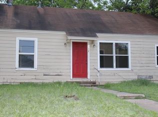 512 S River St, Seguin, TX 78155