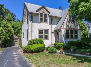 126 Greenacre Ave, Longmeadow, MA 01106