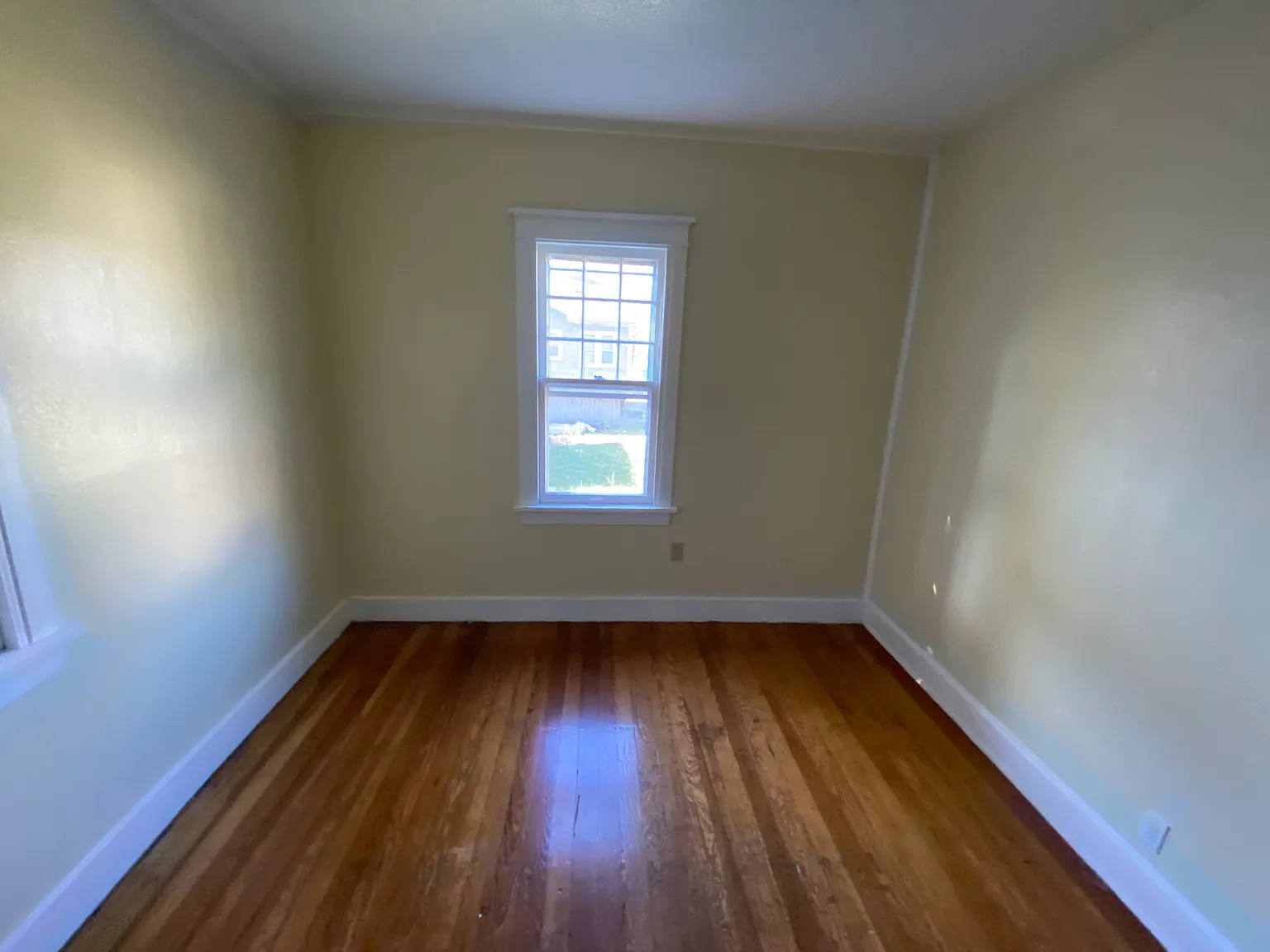 3 bed, 1.5 bath, 1200 sqft, $1,650 — Photo 3