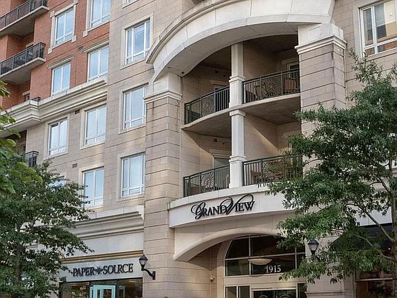 5th image of 1915 Towne Centre Blvd Unit 1010
