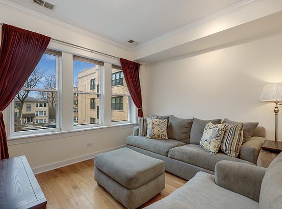 2nd image of 4033 N Mozart St #3