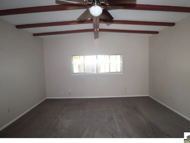 409 Oak St — Photo 23