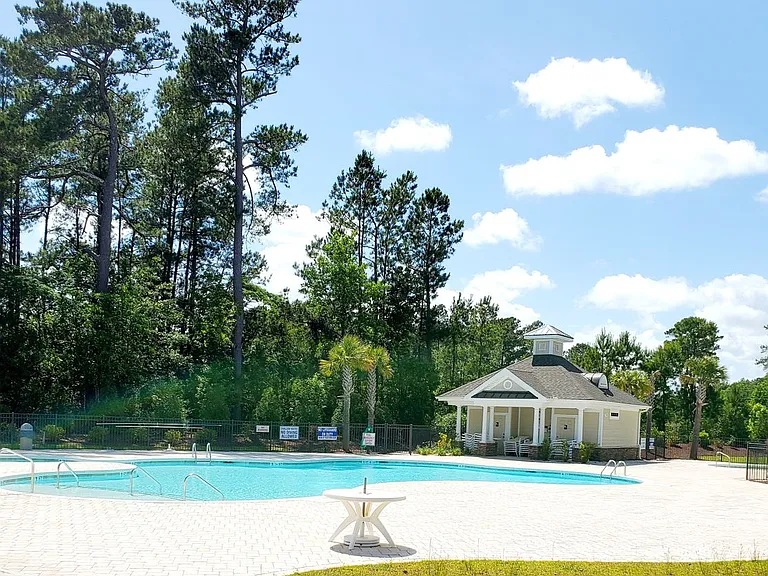 504 Cedar Lakes Dr — Photo 29