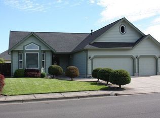 1615 Fairview Pl, Cottage Grove, OR 97424