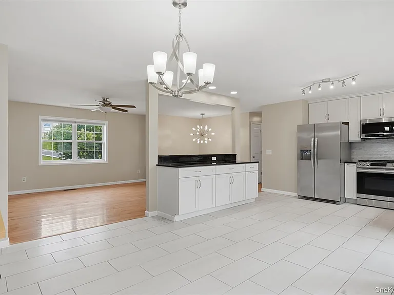 17 Watkins Dr — Photo 12