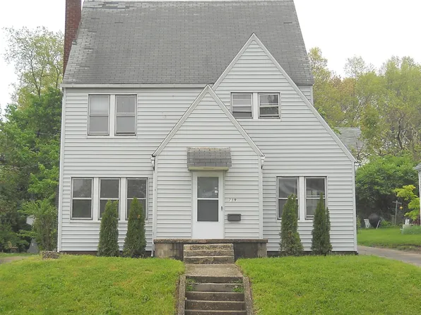 719 Rainbow Dr, Akron, OH 44320