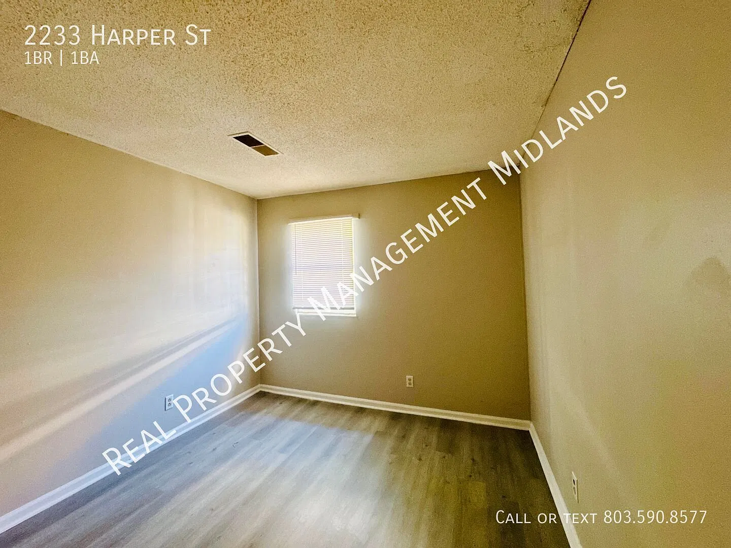 Cozy Duplex close to Downtown Columbia! Apply Now! — Photo 3