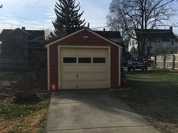 3rd image of 311 W Oak St