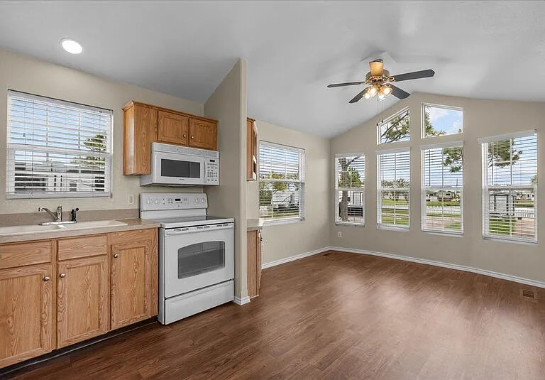 2400 Green River Ln #85 — Photo 4