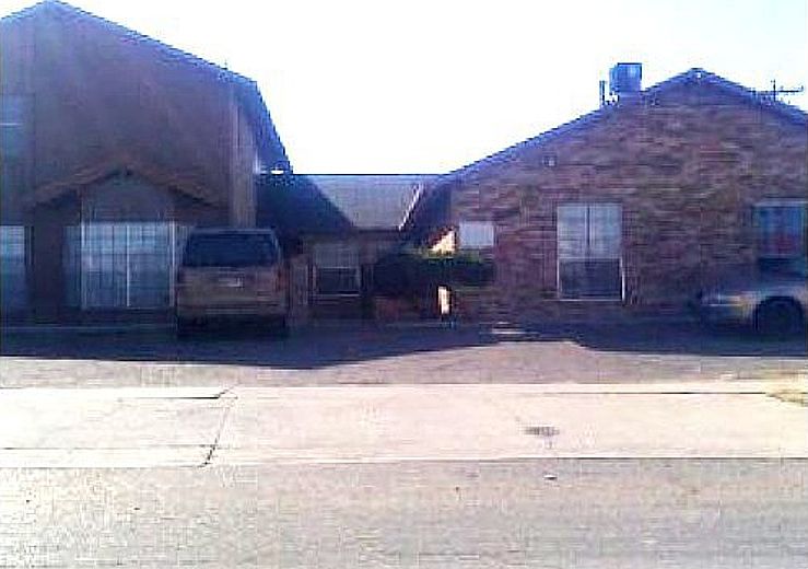 1st image of 10504 Ashwood Dr Unit D