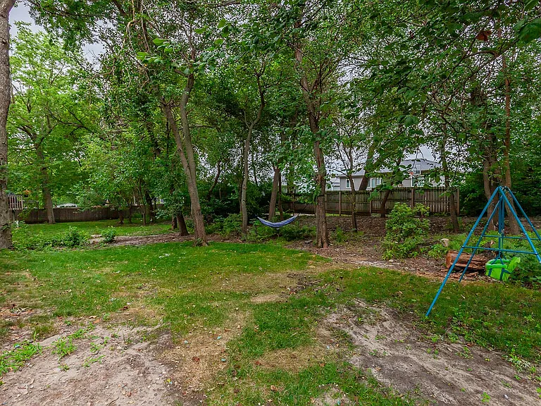 14440 Briarwood Ln — Photo 33