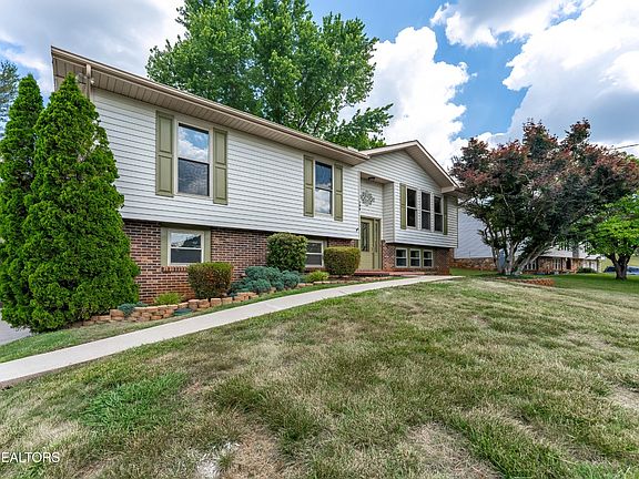 3rd image of 108 Vanderview Dr