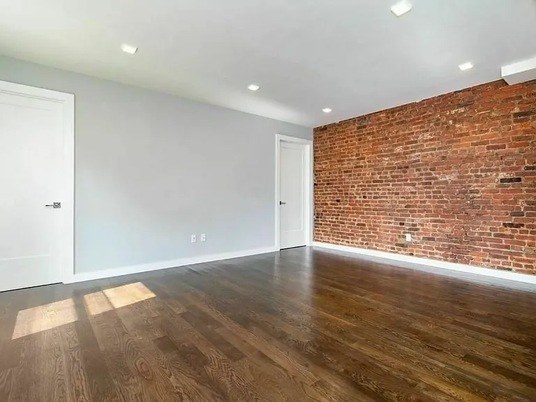 153 E 26th St #2A — Photo 2