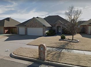 2208 SW 30th St, Moore, OK 73170
