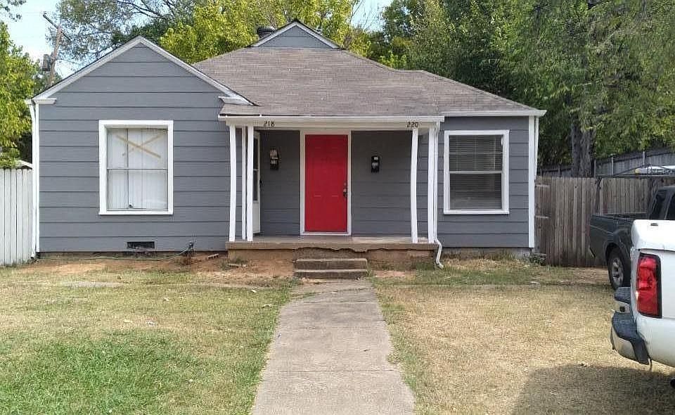 1st image of 220 SE 11th St