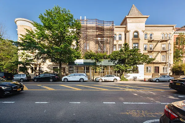 Rented by Nooklyn NYC LLC | media 44