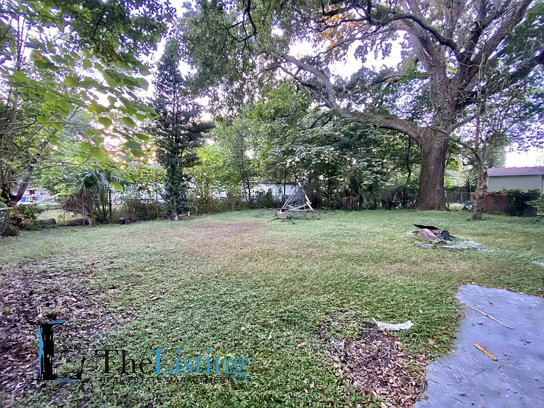 10011 N Jasmine Ave — Photo 11