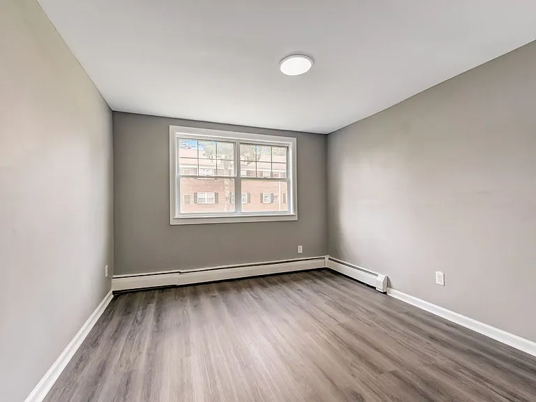 Lavana Falls Apartments — Photo 31