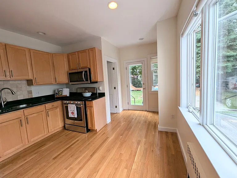 106 Franklin St — Photo 13