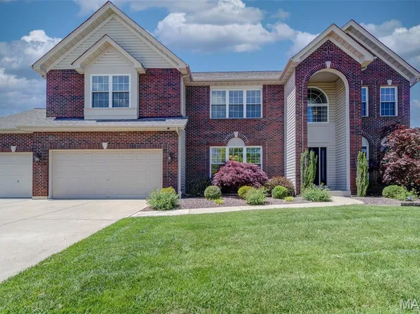 1024 Brook Mont Dr, O'Fallon, MO 63366