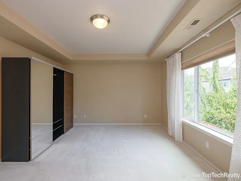 504 NE Caden Ave — Photo 13
