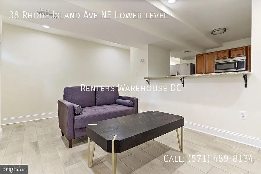 Welcome home to this 2Bd/1Bth lower-level apartment in Bloomingdale! — Photo 2