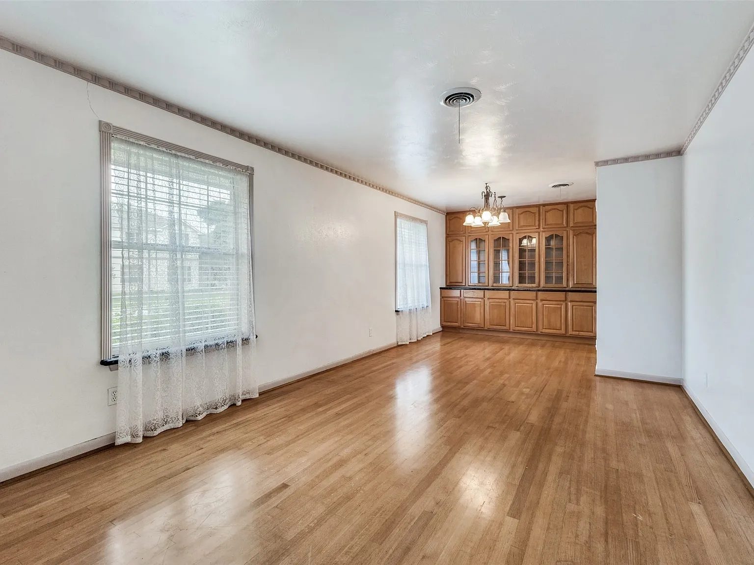 3 bed, 2.0 bath, 1598 sqft, $2,750 — Photo 3