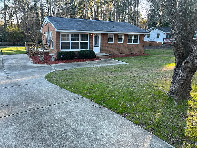 610 Wakeland Dr — Photo 3