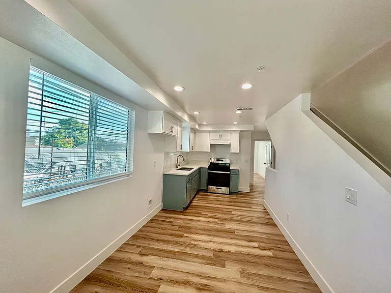 8418 S Main St — Photo 32