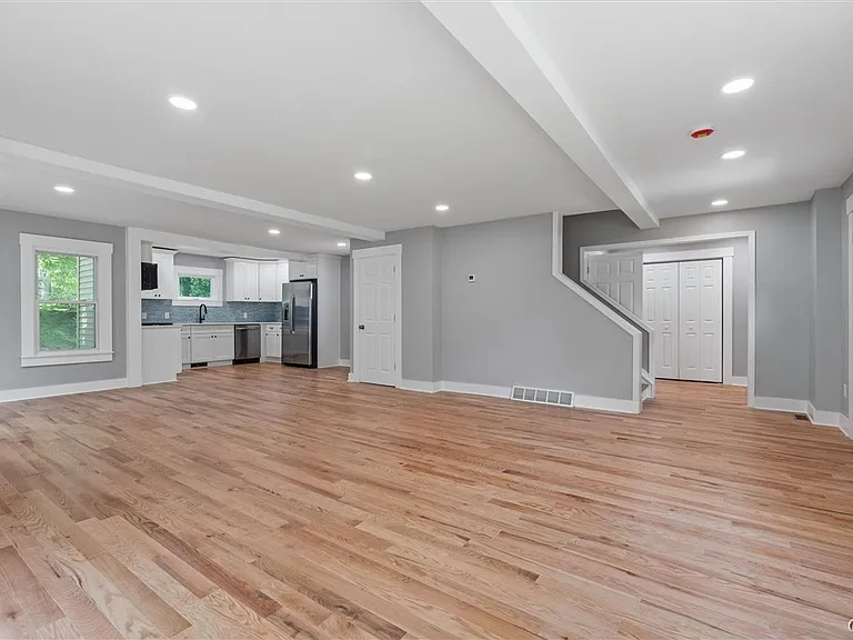 106 Wellington Rd — Photo 5