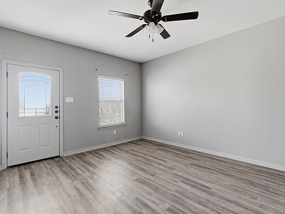 4th image of 101 W Capps St #D