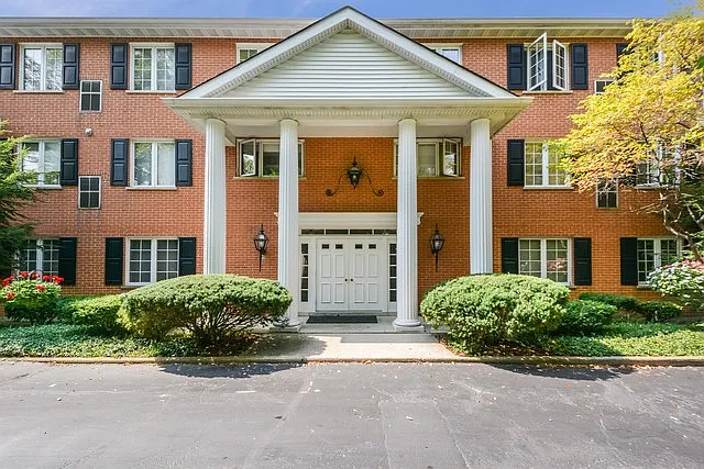 5580 Wolf Rd APT 102 photo 1