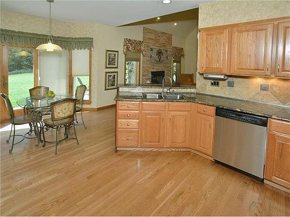 5th image of 9141 Lucia Ln