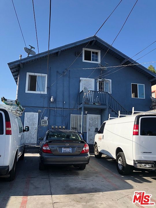 1st image of 920 W 41st Dr