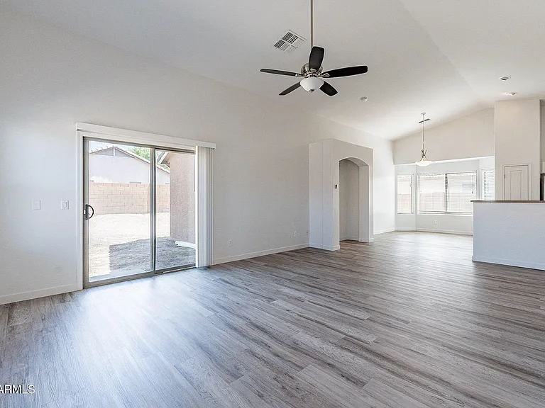 24866 W Huntington Dr — Photo 6