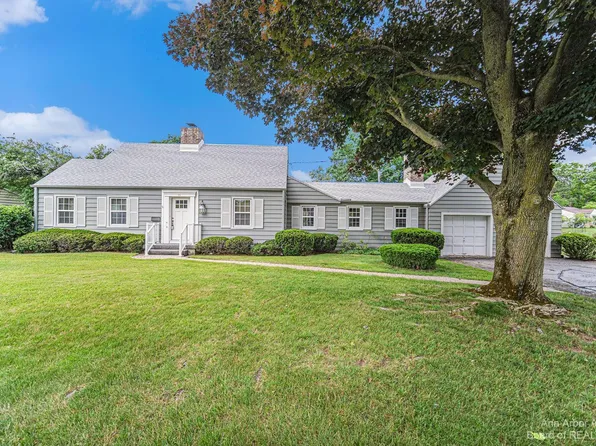 711 Outer Dr, Tecumseh, MI 49286