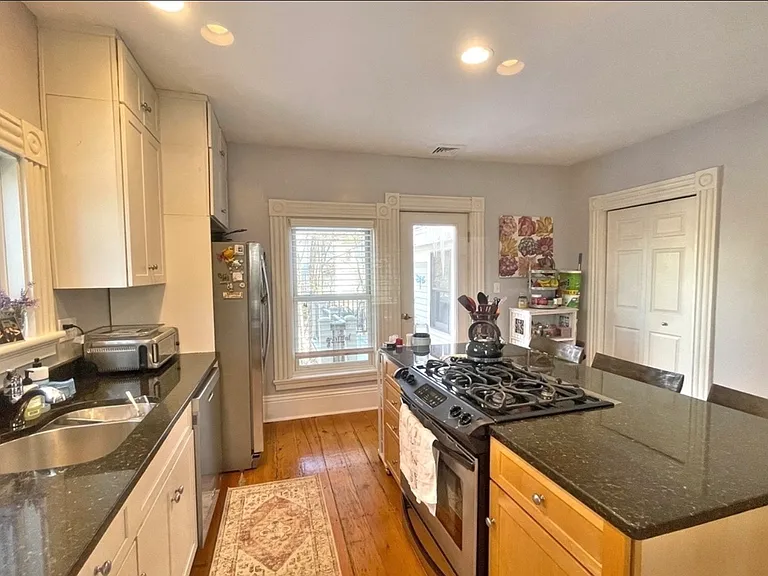56 Saint James Cir #2 — Photo 2