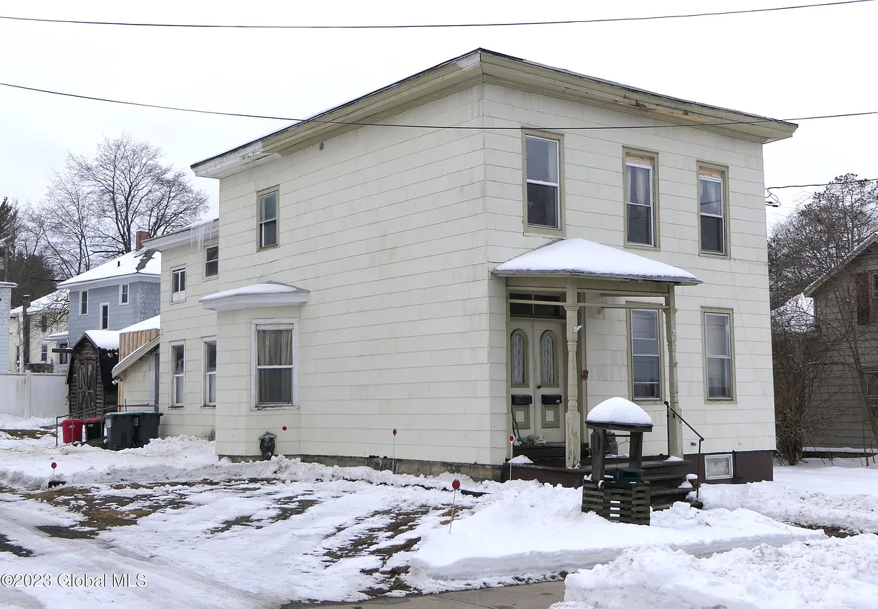 2 bed, 900 sqft, $1,200 — Photo 1