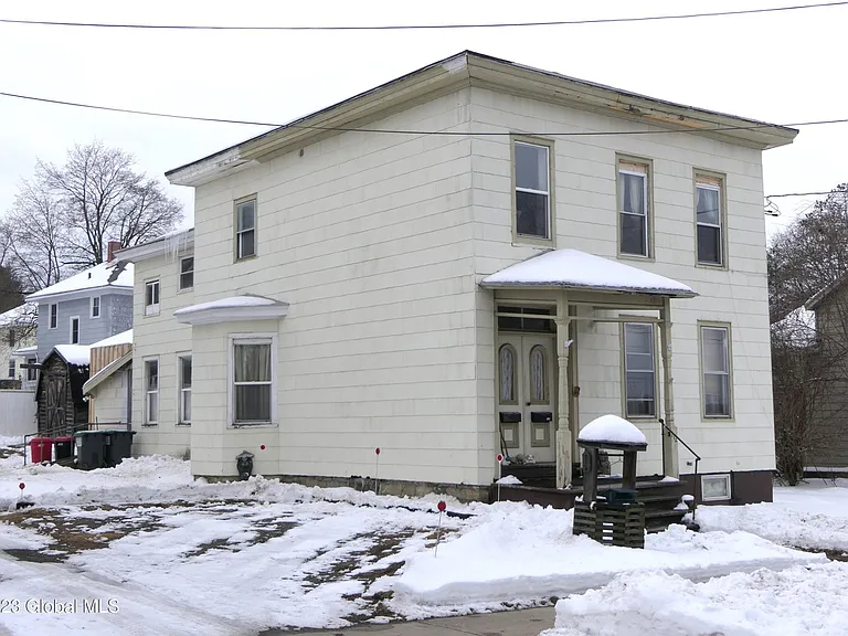 112 Front St #1 — Photo 1