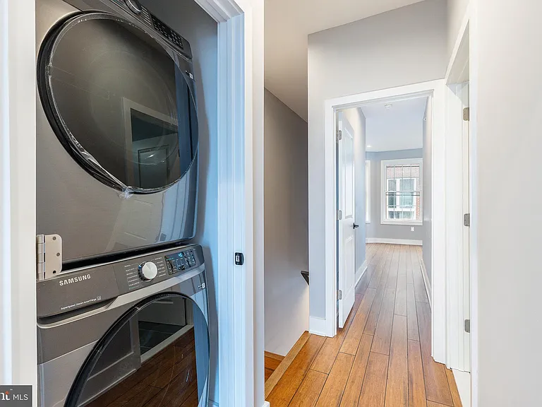 2821 Livingston St #2 — Photo 16