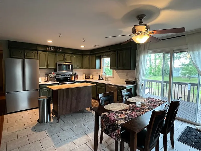 131 River Shore Dr — Photo 2
