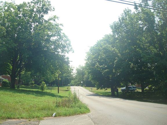 4th image of 124 Pleasant Dr